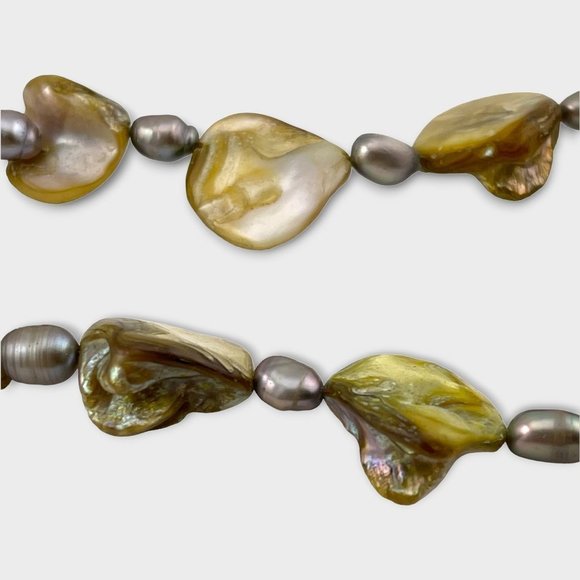 Mother of Pearl Necklace Silver Pearl Spacers Gold-Tone Clasp NWT - Picture 7 of 13